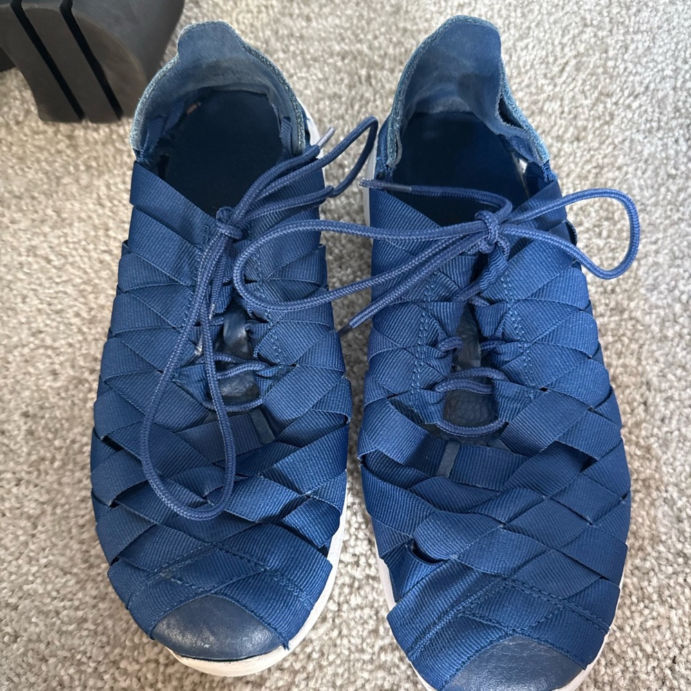 Nike juvenate woven sneakers